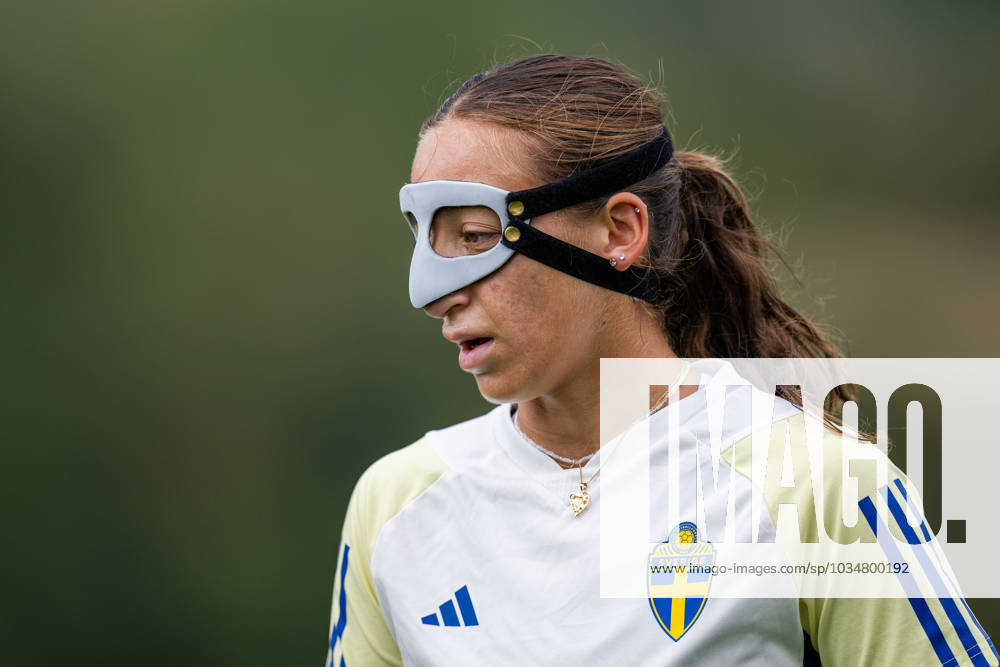Rosa Kafaji of the Swedish women s national football team during a training session on September 25, 2023 in Castel di Sangro Photo Mathias Bergeld BILDBYRAN code MB MB0729 fotboll football soccer fotball nations league träning practice training sverige sweden dam bbeng uefa women?s nation league