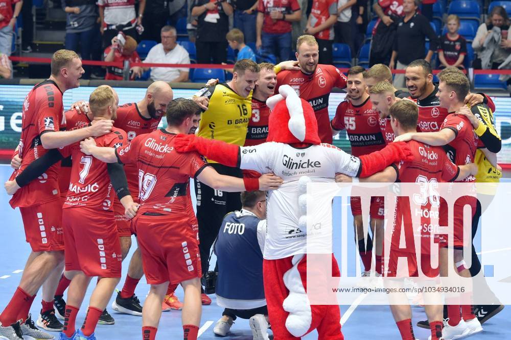 Cheers, joy after the victory Nebojsa Simic goalkeeper MT Melsungen 16 , Timo Kastening MT Melsungen 73 , Julius Kuehn MT Melsungen 5 back , Elvar Oern Jonsson MT Melsungen 19 , David Mandic MT Melsungen 7 , GER, MT Melsungen TSV Hannover Burgdorf, Handball, 1 Bundesliga Maenner 5 Spieltag, 29 09 2023, GER, MT Melsungen TSV Hannover Burgdorf, Handball, 1 Bundesliga Maenner, 5 Spieltag, 29 09 2023 Kassel