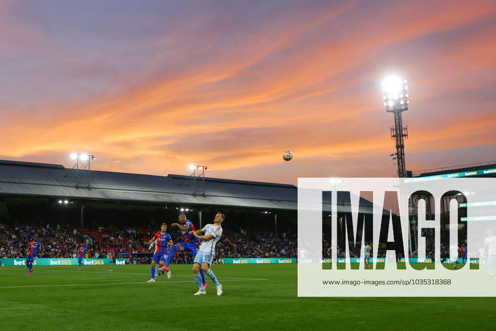 Crystal Palace gegen Nottingham Forest 07. Oktober 2023, London Premier League Fußball Crystal Palace gegen Nottingham Forest Ein allgemeiner Blick auf den Abendhimmel im Selhurst Park Foto Jacques Feeney Abseits London UK