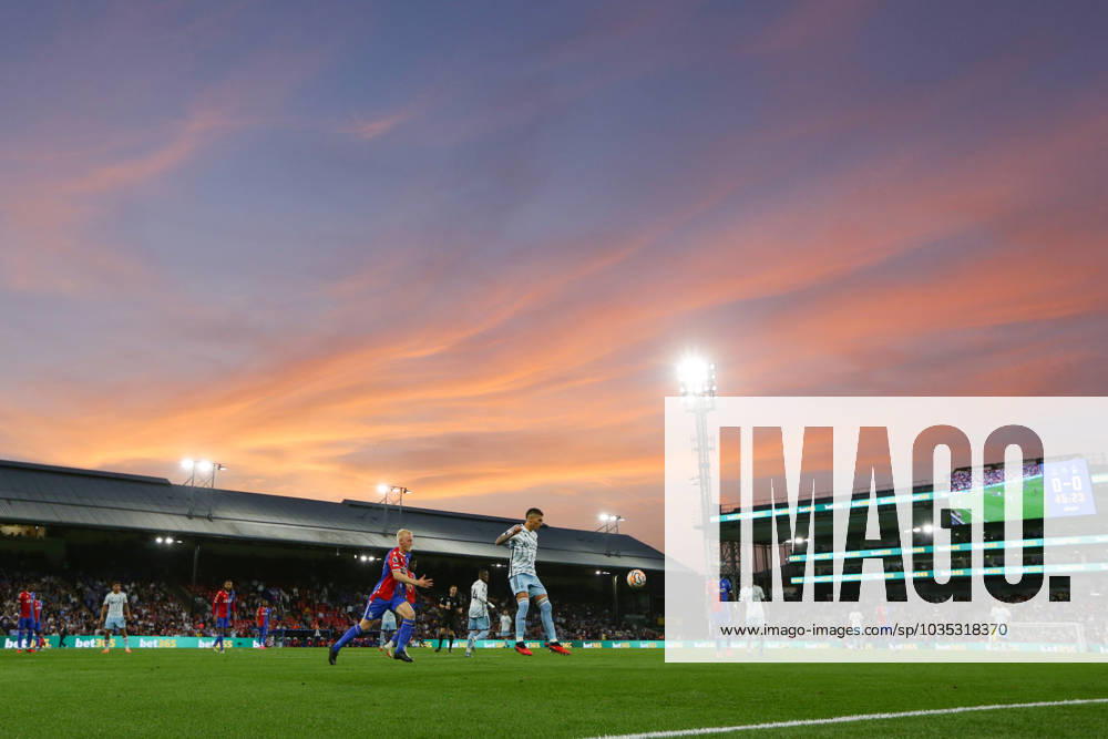 Crystal Palace gegen Nottingham Forest 07. Oktober 2023, London Premier League Fußball Crystal Palace gegen Nottingham Forest Ein allgemeiner Blick auf den Abendhimmel im Selhurst Park Foto Jacques Feeney Abseits London UK