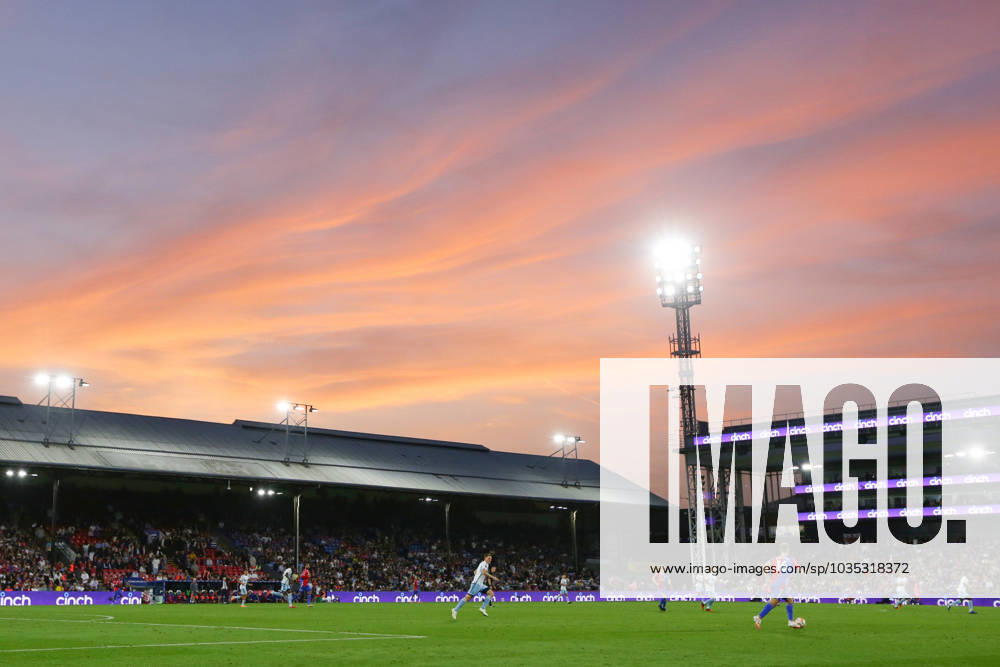 Crystal Palace gegen Nottingham Forest 07. Oktober 2023, London Premier League Fußball Crystal Palace gegen Nottingham Forest Ein allgemeiner Blick auf den Abendhimmel im Selhurst Park Foto Jacques Feeney Abseits London UK