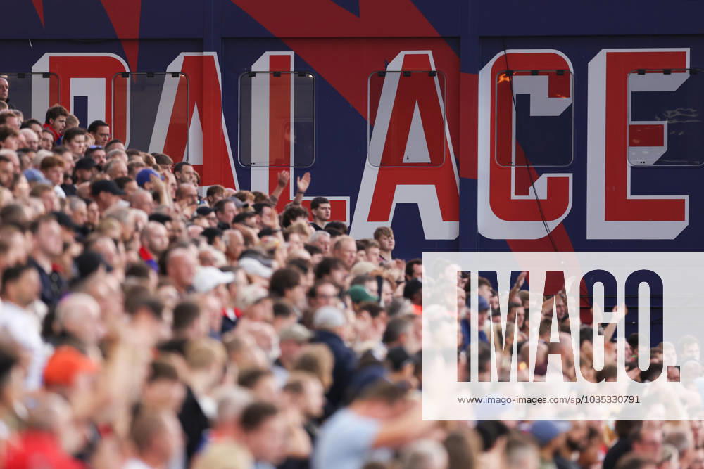 Crystal Palace gegen Nottingham Forest 07 Oktober 2023, London Premier League Fußball Crystal Palace gegen Nottingham Forest Die Zuschauer im Selhurst Park Foto Jacques Feeney Abseits London UK