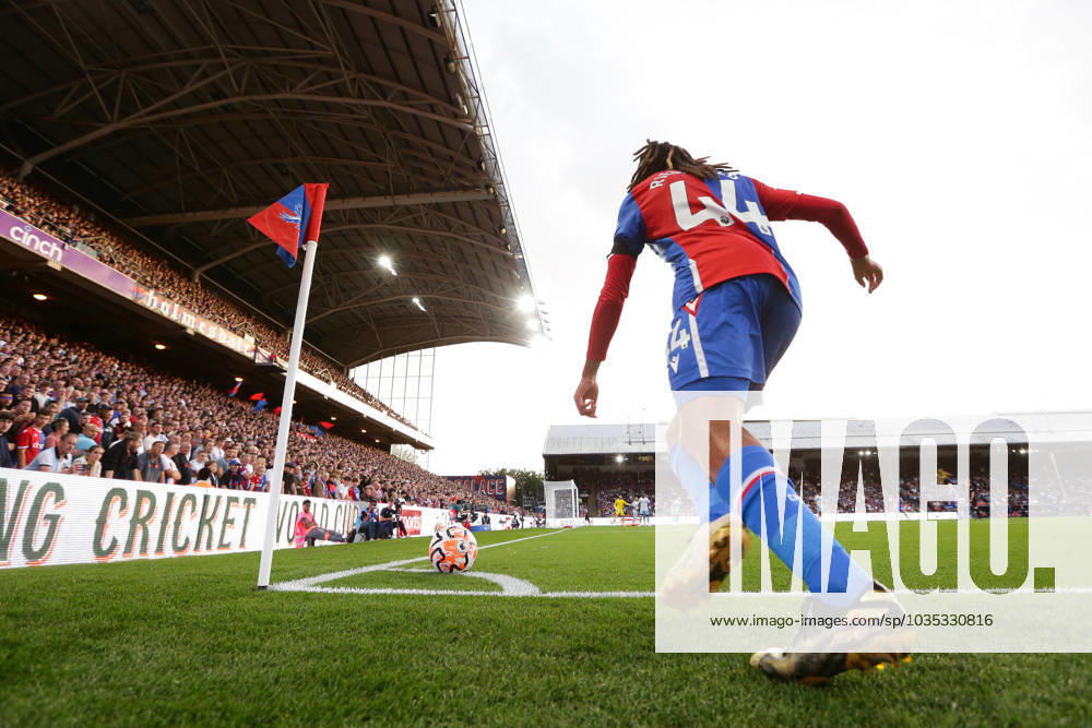Crystal Palace gegen Nottingham Forest 07 Oktober 2023, London Premier League Fußball Crystal Palace gegen Nottingham Forest Jairo Riedewald von Crystal Palace führt einen Eckball aus Foto Jacques Feeney Abseits London UK