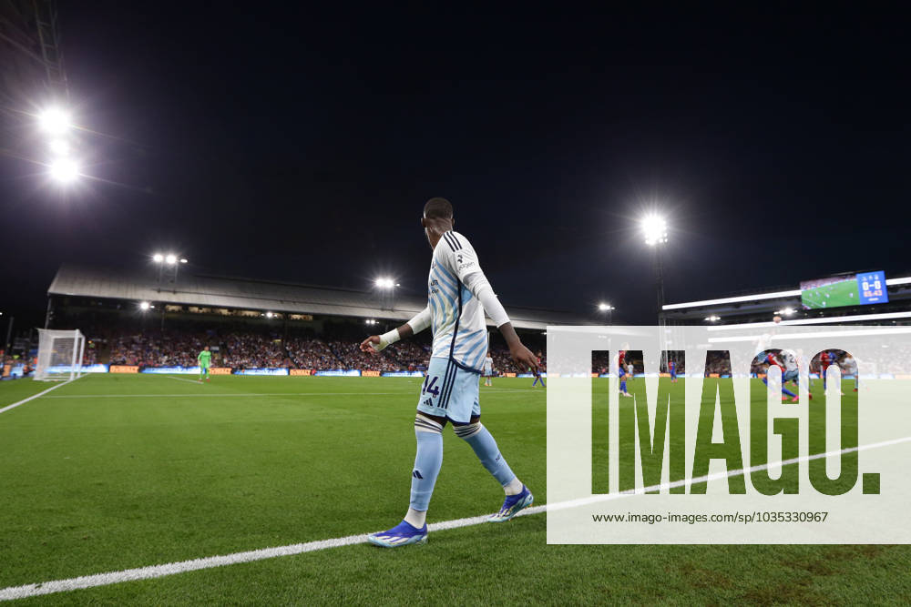 Crystal Palace gegen Nottingham Forest 07. Oktober 2023, London Premier League Fußball Crystal Palace gegen Nottingham Forest Callum Hudson Odoi von Nottingham Forest läuft nach seiner Einwechslung über das Spielfeld Foto Jacques Feeney Abseits London UK