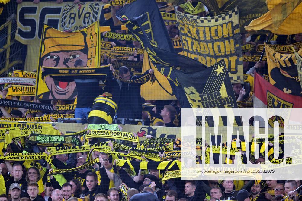 DORTMUND - Borussia Dortmund supporters during the UEFA Champions League match between Borussia Dortmund and AC Milan at Signal Iduna Park on October 4, 2023 in Dortmund, Germany. ANP Hollandse Hoogte UEFA Champions League 2023 24 2023 2024 ANPxSportx xGerritxvanxKeulenxIVx 480618578 originalFilename: 480618578