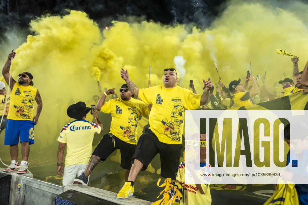 Soccer fans release color smoke during the Clo¡sico de Mo xico soccer game between Club America and Chivas de Guadalajara at Rose Bowl stadium in Pasadena on Sunday Oct. 15, 2023. Los Angeles USA - ZUMAc68_ 20231015_zaf_c68_033