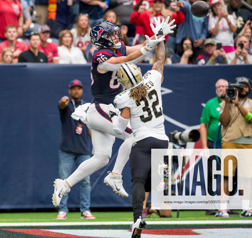 Houston Texans tight end Dalton Schultz (86) makes a touchdown catch while being defended by New Orleans Saints safety Tyrann Mathieu (32) during a game between the New Orleans Saints and the Houston Texans in Houston, TX. .. CSM USA - ZUMAc04_ 20231015_zma_c04_364