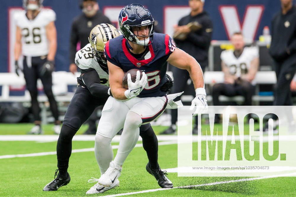 Houston Texans tight end Dalton Schultz (86) runs after making a catch during a game between the New Orleans Saints and the Houston Texans in Houston, TX. .. CSM USA - ZUMAc04_ 20231015_zma_c04_434