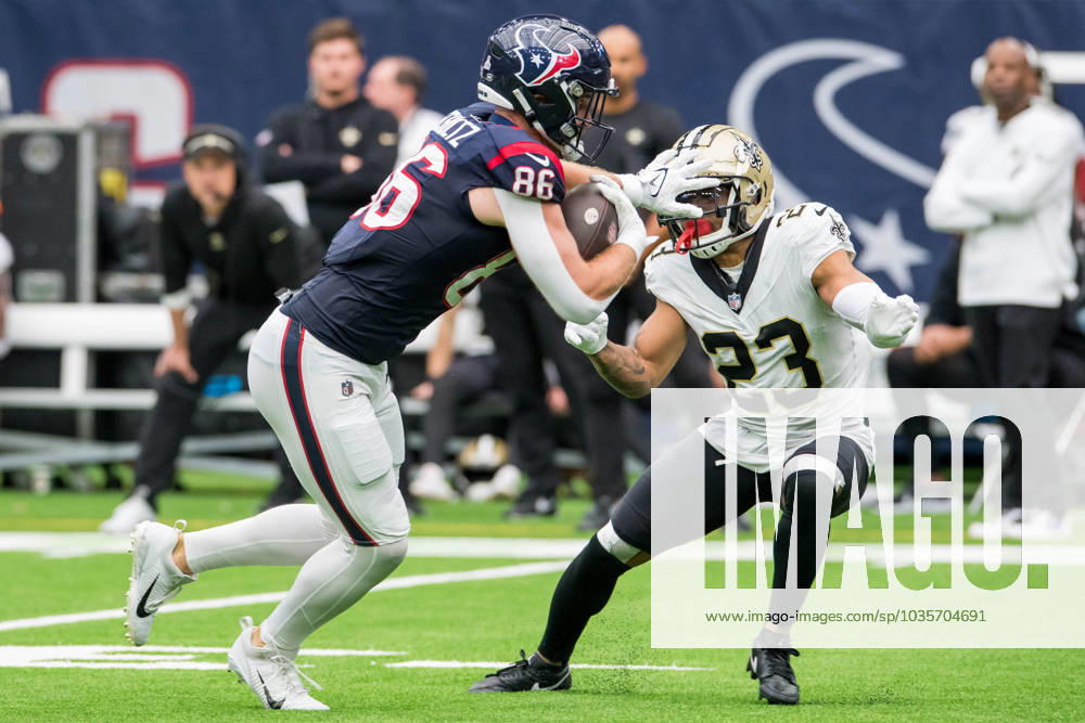Houston Texans tight end Dalton Schultz (86) stiff-arms New Orleans Saints cornerback Marshon Lattimore (23) after making a catch during a game between the New Orleans Saints and the Houston Texans in Houston, TX. .. CSM USA - ZUMAc04_ 20231015_zma_c04_436