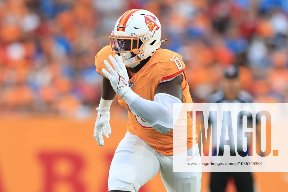 TAMPA, FL - OCTOBER 15: Tampa Bay Buccaneers Linebacker YaYa Diaby (0) rushes the passer during the regular season game between the Detroit Lions and the Tampa Bay Buccaneers on October 15, 2023 at Raymond James Stadium in Tampa, Florida. (Photo by Cliff Welch Icon Sportswire) NFL, American Football Herren, USA OCT 15 Lions at Buccaneers Icon357231015096