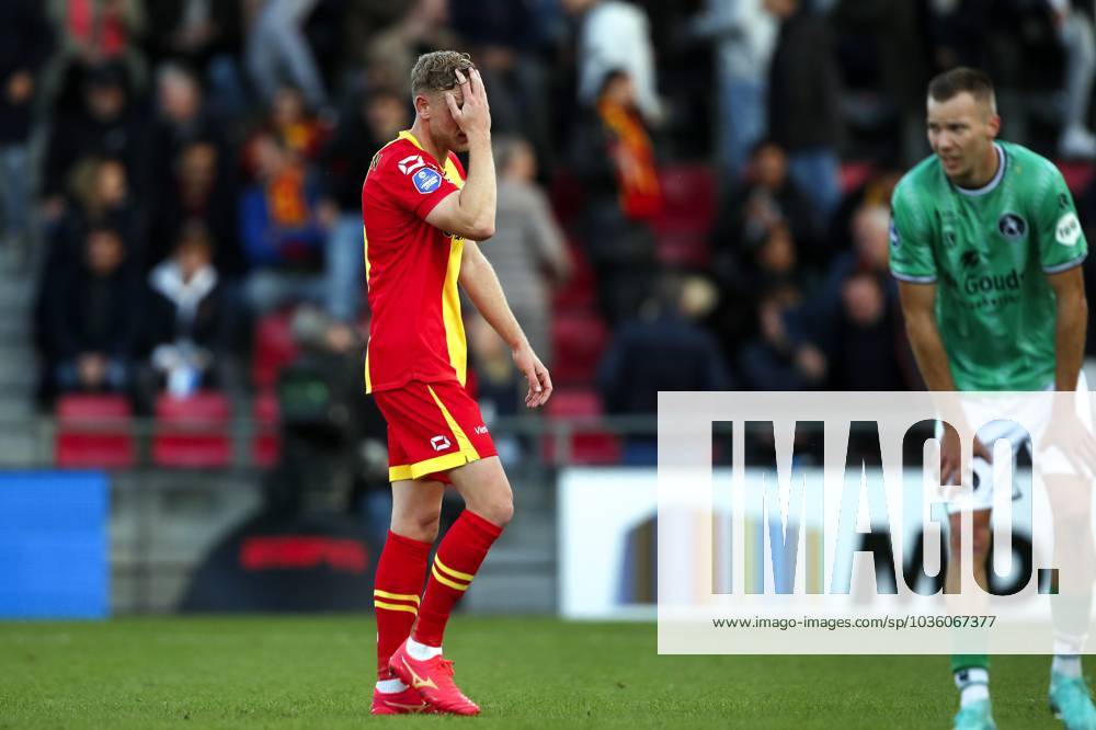 DEVENTER - (l-r) Joris Kramer of Go Ahead Eagles, Arno Verschueren of Sparta Rotterdam during the Dutch Eredivisie match between Go Ahead Eagles and Sparta Rotterdam in De Adelaarshorst on October 22, 2023 in Deventer, Netherlands. ANP BART STOUTJESDIJK Dutch Eredivisie 2023 2024 ANPxSportx IVx 481803188 originalFilename: 481803188