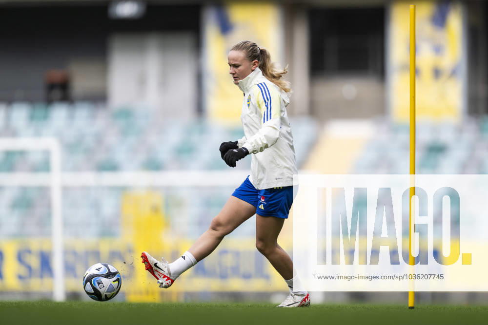 Matilda Vinberg of the Swedish women s national football team during a training session on October 26, 2023 in Gothenburg Photo Mathias Bergeld BILDBYRAN code MB MB0756 fotboll football soccer fotball nations league uefa womens nations league träning practice training sverige sweden dam bbeng