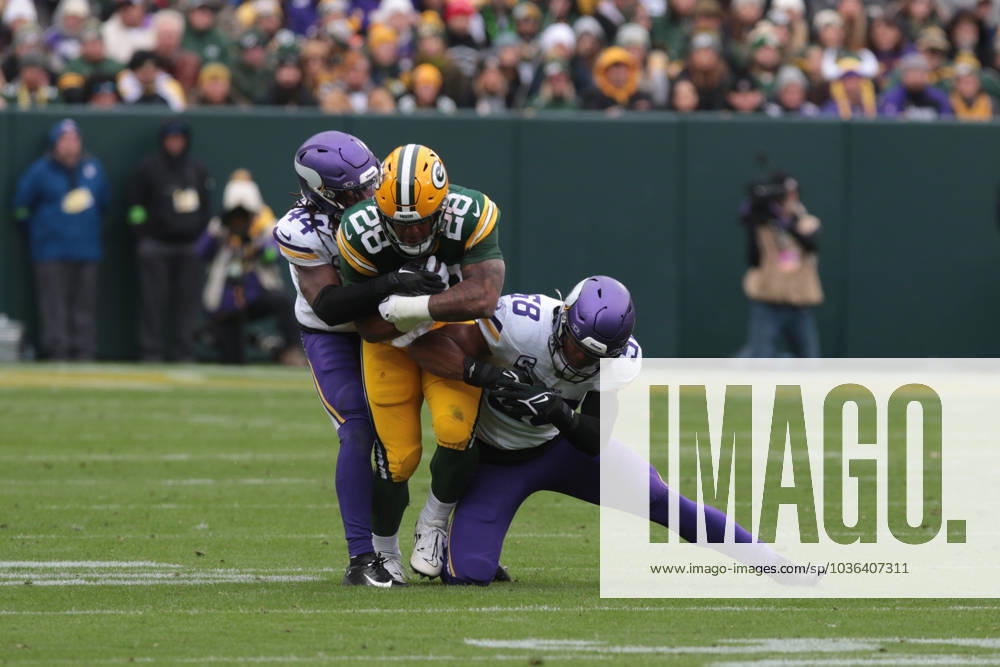 GREEN BAY, WI - OCTOBER 29: Green Bay Packers running back AJ Dillon (28) is tackled during a game between the Green Bay Packers and the Minnesota Vikings on October 29, 2023 at Lambeau Field, in Green Bay, WI. (Photo by Larry Radloff Icon Sportswire) NFL, American Football Herren, USA OCT 29 Vikings at Packers Icon2310291984