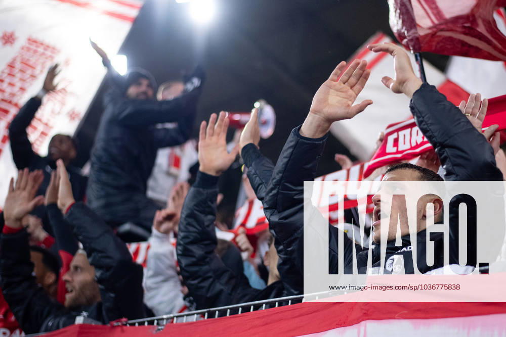 Maximilan Eggestein SC Freiburg, 08 and team celebrate the victory together with the fans and Ultras at the fence, GER, SC Freiburg vs FK TSC Backa Topola, Football UEFA Europa League, Group A, Matchday 4, Season 2023 2024, 09 11 2023 GER, SC Freiburg vs FK TSC Backa Topola, Football UEFA Europa League, Group A, Matchday 4, Season 2023 2024, 09 11 2023 Freiburg