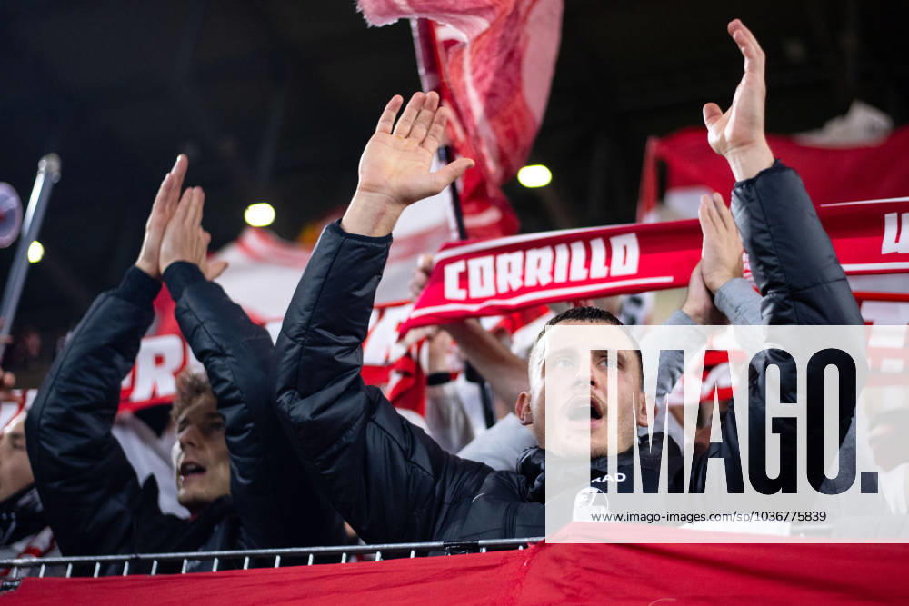 Maximilan Eggestein SC Freiburg, 08 and team celebrate the victory together with the fans and Ultras at the fence, GER, SC Freiburg vs FK TSC Backa Topola, Football UEFA Europa League, Group A, Matchday 4, Season 2023 2024, 09 11 2023 GER, SC Freiburg vs FK TSC Backa Topola, Football UEFA Europa League, Group A, Matchday 4, Season 2023 2024, 09 11 2023 Freiburg