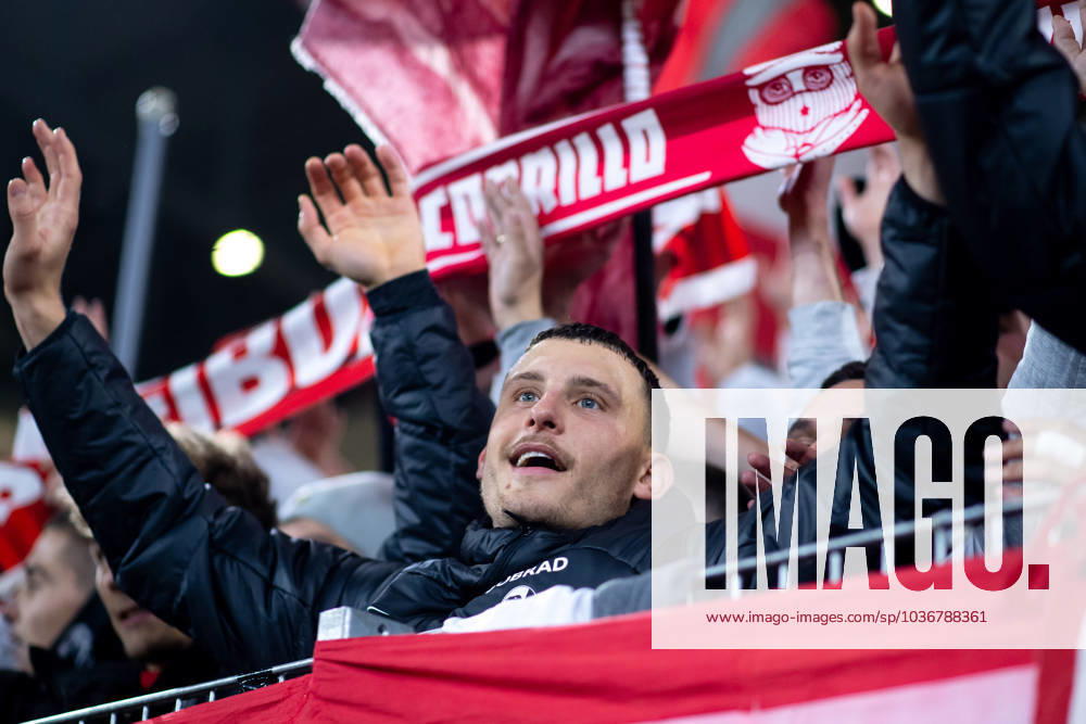 Maximilan Eggestein SC Freiburg, 08 and team celebrate the victory together with the fans and Ultras at the fence, GER, SC Freiburg vs FK TSC Backa Topola, Football UEFA Europa League, Group A, Matchday 4, Season 2023 2024, 09 11 2023 GER, SC Freiburg vs FK TSC Backa Topola, Football UEFA Europa League, Group A, Matchday 4, Season 2023 2024, 09 11 2023 Freiburg