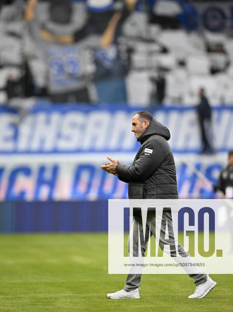Before the start of the match Coach Frank Schmidt 1 FC Heidenheim 1846 FCH gesture gesture encouraging 1 FC Heidenheim 1846 FCH vs VfL Bochum 1848 BOC 26 11 2023 DFL REGULATIONS PROHIBIT ANY USE OF PHOTOGRAPHS AS IMAGE SEQUENCES AND OR QUASI VIDEO 1 FC Heidenheim 1846 FCH vs VfL Bochum 1848 BOC