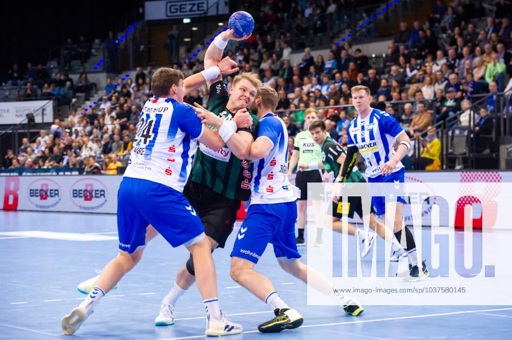 Justus Fischer TSV Hannover Burgdorf, 54 in the pincers of Lukas Laube TVB Stuttgart, 24 , left and Samuel Roethlisberger TVB Stuttgart, 17 , right TVB Stuttgart Hannover Burgdorf, Sport, Handball, 2023 2024, Liqui Moly Handball Bundesliga, 02 12 2023, Stuttgart Porsche Arena , DEU TVB Stuttgart Hannover Burgdorf, 02 12 2023, Stuttgart Porsche Arena , DEU Stuttgart