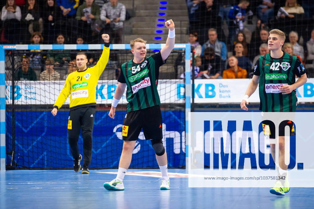 Justus Fischer TSV Hannover Burgdorf, 54 and Dario Quenstedt TSV Hannover Burgdorf, 21 , left in winning pose, Martin Hanne TSV Hannover Burgdorf, 42 , right TVB Stuttgart Hannover Burgdorf, Sport, Handball, 2023 2024, Liqui Moly Handball Bundesliga, 02 12 2023, Stuttgart Porsche Arena , DEU TVB Stuttgart Hannover Burgdorf, 02 12 2023, Stuttgart Porsche Arena , DEU Stuttgart