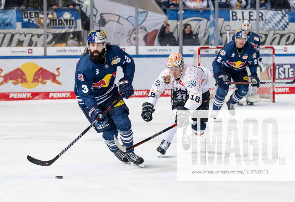 Fight for the puck duel between Dominik Bittner EHC Red Bull Muenchen, 3 and Jean Christophe Beaudin Grizzlys Wolfsburg, 16 EHC Red Bull Muenchen vs Grizzlys Wolfsburg, Ice Hockey, DEL, Matchday 25, Season 2023 2024, 08 12 2023 EHC Red Bull Muenchen vs Grizzlys Wolfsburg, Ice Hockey, DEL, Matchday 25, Season 2023 2024, 08 12 2023 Muenchen