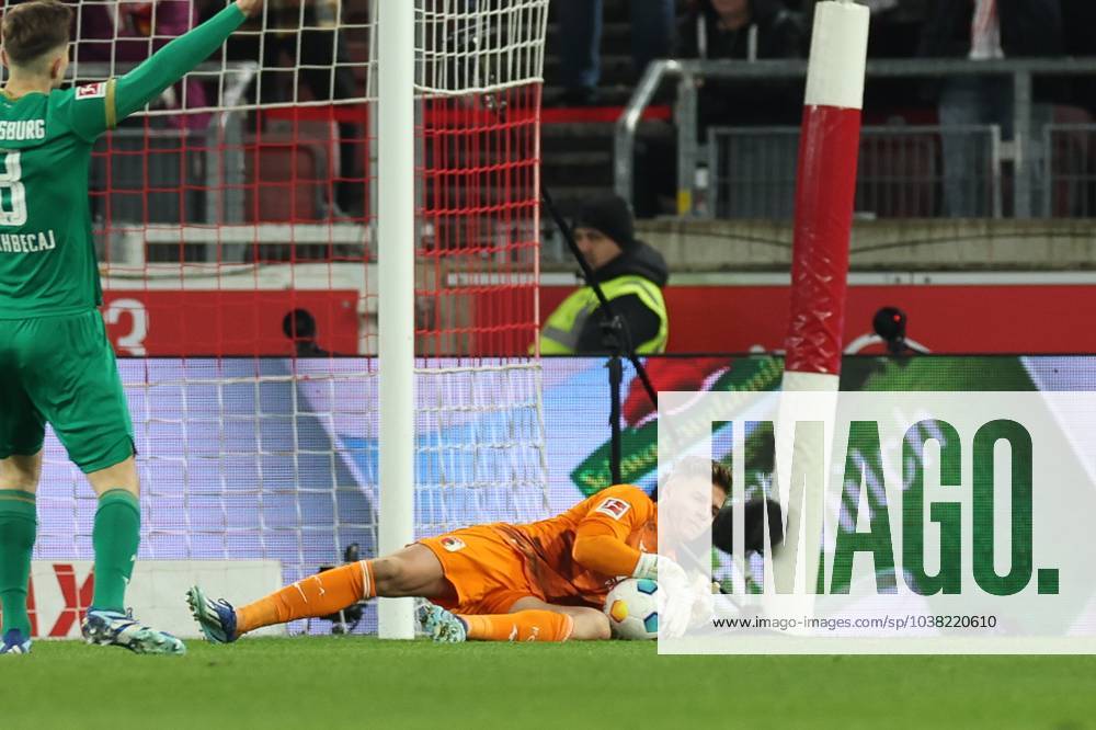 Goalkeeper action by Finn Dahmen 1 FC Augsburg , VfB Stuttgart vs FC Augsburg, Soccer, 1 Bundesliga, 16 Matchday, 20 12 2023 DFB regulations prohibit any use of photographs as image sequences and or quasi video Stuttgart Baden Wuerttemberg Germany