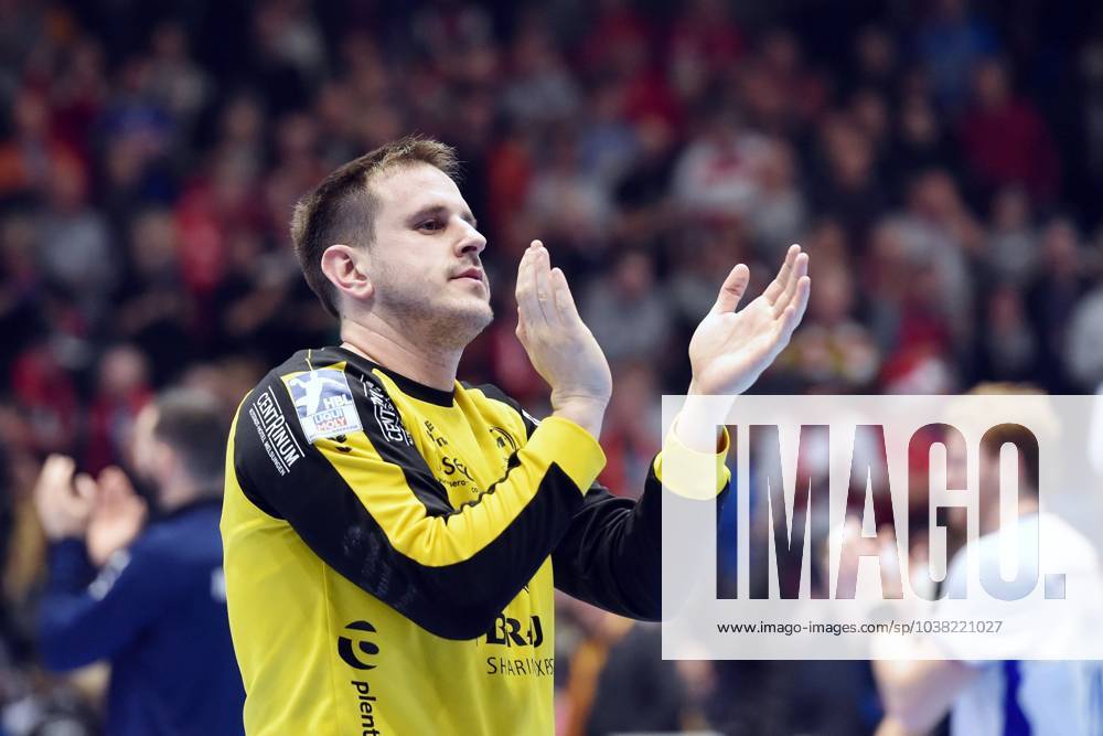 Cheers, joy after the win Nebojsa Simic Goalkeeper MT Melsungen 16 , GER, MT Melsungen VfL Gummersbach, Handball, 1 Bundesliga Maenner, Matchday 18, Season 2023 2024, 20 12 2023, GER, MT Melsungen VfL Gummersbach, Handball, 1 Bundesliga Maenner,Matchday 18, 20 12 2023 Kassel