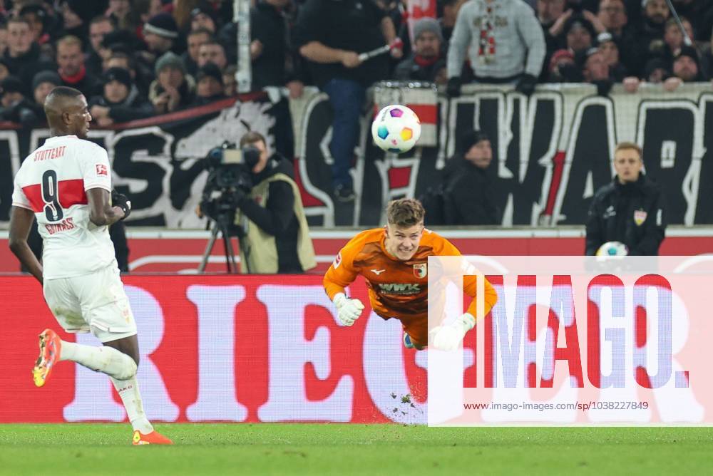 Goalkeeper action by Finn Dahmen 1 FC Augsburg , VfB Stuttgart vs FC Augsburg, Soccer, 1 Bundesliga, 16 Matchday, 20 12 2023 DFB regulations prohibit any use of photographs as image sequences and or quasi video Stuttgart Baden Wuerttemberg Germany