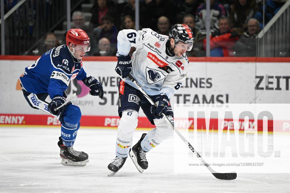 F l n r Philip Feist Schwenninger Wild Wings 9 Marko Friedrich ERC Ingolstadt 67 Schwenninger Wild Wings vs ERC Ingolstadt, Ice Hockey, DEL, Matchday 34, Season 2023 2024, 02 01 2024 Schwenninger Wild Wings vs ERC Ingolstadt, Ice Hockey, DEL, Penny DEL, Matchday 34, Season 2023 2024, 02 01 2024 Schwenningen