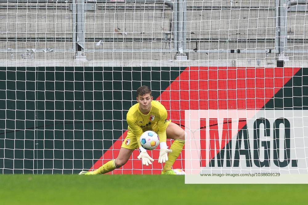 Goalkeeper action by Finn Dahmen 1 FC Augsburg , FC Augsburg vs TSG 1899 Hoffenheim, Soccer, 1 Bundesliga, Test match, 06 01 2024 DFB regulations prohibit any use of photographs as image sequences and or quasi video Augsburg Bayern Germany