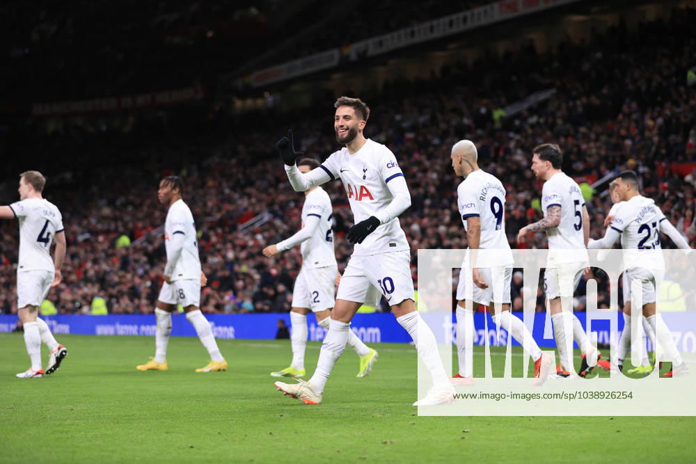 Manchester United gegen Tottenham Hotspur 14. Januar 2024 Premier League Manchester United gegen Tottenham Hotspur Rodrigo Bentancur von Tottenham Hotspur jubelt nach dem zweiten Ausgleichstreffer für sein Team 2 2 Foto Simon Stacpoole Abseits Manchester UK