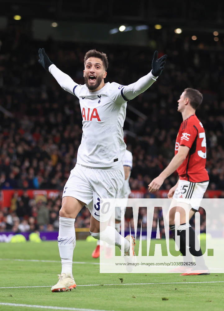 Manchester United gegen Tottenham Hotspur 14. Januar 2024 Premier League Manchester United gegen Tottenham Hotspur Rodrigo Bentancur von Tottenham Hotspur jubelt nach dem zweiten Ausgleichstreffer für sein Team 2 2 Foto Simon Stacpoole Abseits Manchester UK