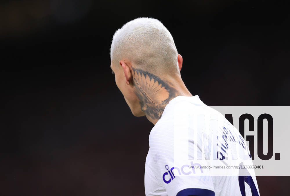 Manchester United gegen Tottenham Hotspur 14. Januar 2024 Premier League Manchester United gegen Tottenham Hotspur eine große Tätowierung am Hals von Richarlison von Tottenham Hotspur Foto Simon Stacpoole Abseits Manchester UK
