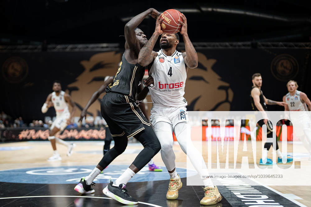 Gian Aydinoglu Nr 4 Basketball Loewen Braunschweig vs Jilson Bango Nr 8 Basketball Loewen Braunschweig GER, Basketball Loewen Braunschweig vs Bamberg Baskets, Basketball, easy credit BBL, Season 2023 24, 27 01 2024 GER, Basketball Loewen Braunschweig vs Bamberg Baskets, Basketball, easy credit BBL, Season 2023 24, 27 01 2024 Braunschweig