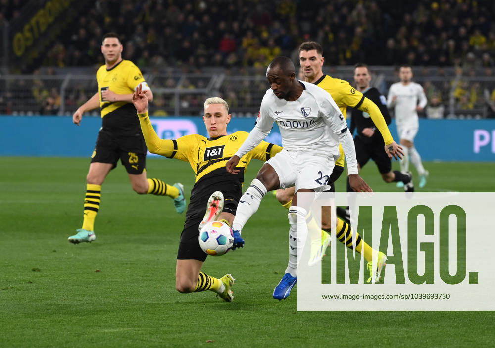 Nico Schlotterbeck Borussia Dortmund , li , against Christopher Antwi Adjei VfL Bochum , Christopher Antwi Adjei 28 01 2024, Soccer 1 Bundesliga, Matchday 19, Season 2023 2024 Borussia Dortmund VfL Bochum Dortmund Signal Iduna Park Nordrhein Westfalen Germany Team2