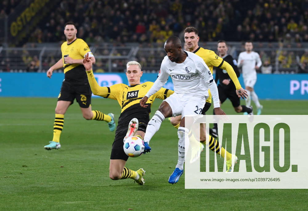 Nico Schlotterbeck Borussia Dortmund , li , against Christopher Antwi Adjei VfL Bochum , Christopher Antwi Adjei 28 01 2024, Soccer 1 Bundesliga, Matchday 19, Season 2023 2024 Borussia Dortmund VfL Bochum 3 1 Dortmund Signal Iduna Park Nordrhein Westfalen Germany Team2