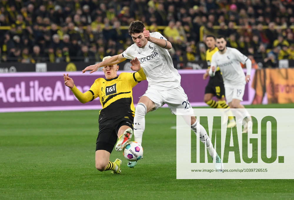 Nico Schlotterbeck Borussia Dortmund , left , against Moritz Broschinski VfL Bochum 28 01 2024, Soccer 1 Bundesliga, Matchday 19, Season 2023 2024 Borussia Dortmund VfL Bochum 3 1 Dortmund Signal Iduna Park Nordrhein Westfalen Germany Team2