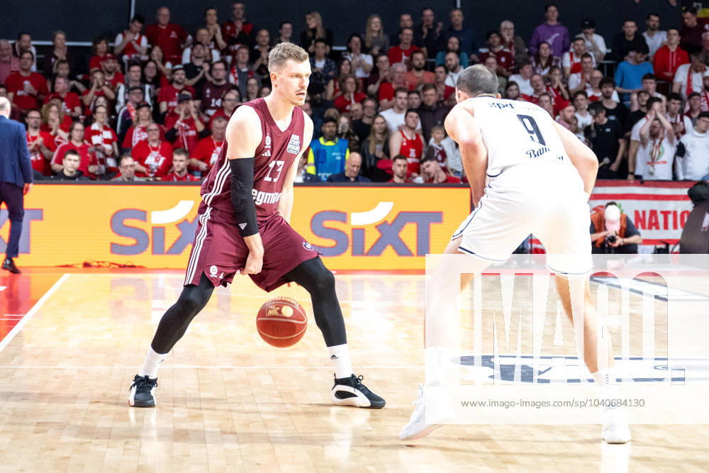 Andreas Obst 13 FC Bayern Basketball , Karsten Tadda 9 Bamberg Baskets , FC Bayern Basketball vs Bamberg Baskets, Basketball, BBL, Cup semi-final, 17 02 2024 Munich Bavaria Germany