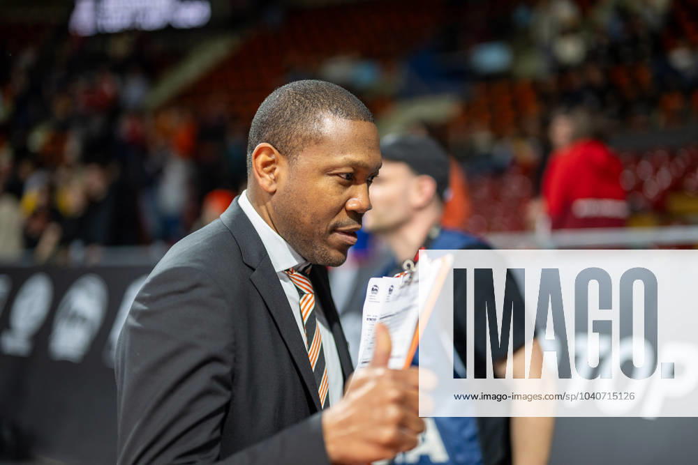 Tyron Mccoy Ratiopharm Ulm, Co Coach , GER, ALBA Berlin vs Ratiopharm Ulm, Basketball, SIEGEMUND TOP Four, BBL Pokal, Semifinal, Season 2023 2024, 17 02 2024, GER, ALBA Berlin vs Ratiopharm Ulm, Basketball, SIEGEMUND TOP Four, BBL Pokal, Semifinal, Season 2023 2024, 17 02 2024 Muenchen