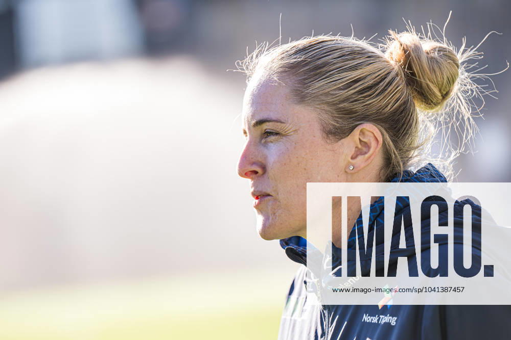 Head coach Gemma Grainger of the Norwegian women s national football team during a press conference on February 26, 2024 in Stavanger Photo Marius Simensen BILDBYRAN COP 238 bbeng dam football fotboll fotboll norge norway press conference press conference soccer uefa women s nations league