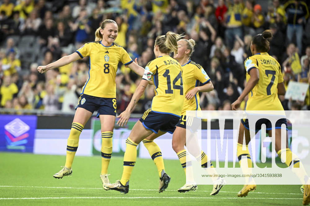 STOCKHOLM, SWEDEN 20240228 Swedens Matilda Vinberg 8 cheers with her teammates after her 10th goal during Wednesdays Nations League Division A qualifying second match between Sweden and Bosnia and Herzegovina at Tele2 Arena STOCKHOLM, SWEDEN