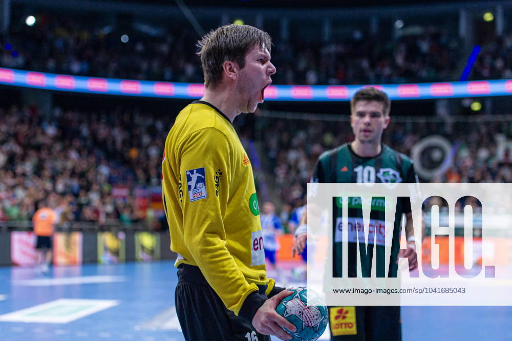 Simon Gade TSV Hannover Burgdorf, No. 16 v l , TSV Hannover Burgdorf green against TVB Stuttgart blue on matchday 24 of the 2023 2024 season in the LIQUI MOLY Handball Bundesliga 29 02 2024, ZAG Arena Hannover, GER ,
