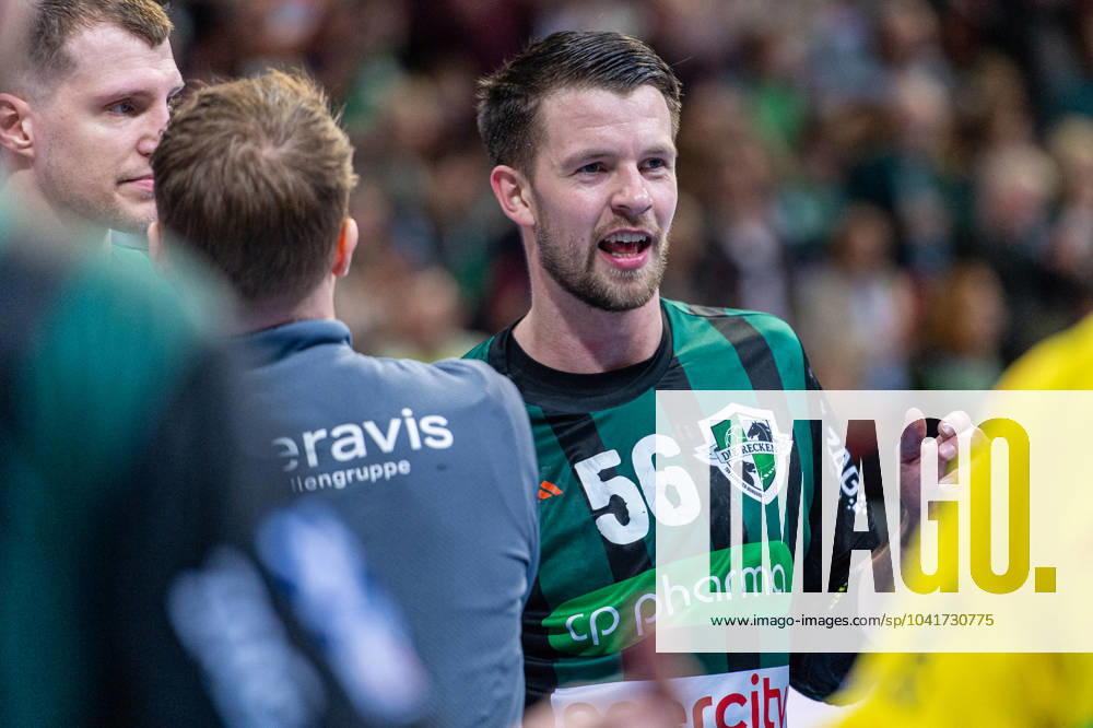 Hannes Feise TSV Hannover Burgdorf, No. 56 v l , TSV Hannover Burgdorf green against TVB Stuttgart blue on matchday 24 of the 2023 2024 season in the LIQUI MOLY Handball Bundesliga 29 02 2024, ZAG Arena Hannover, GER ,