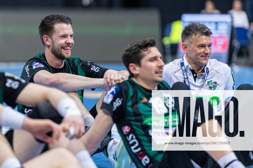 Hannes Feise TSV Hannover Burgdorf, No. 56 v l , TSV Hannover Burgdorf green against TVB Stuttgart blue on matchday 24 of the 2023 2024 season in the LIQUI MOLY Handball Bundesliga 29 02 2024, ZAG Arena Hannover, GER ,