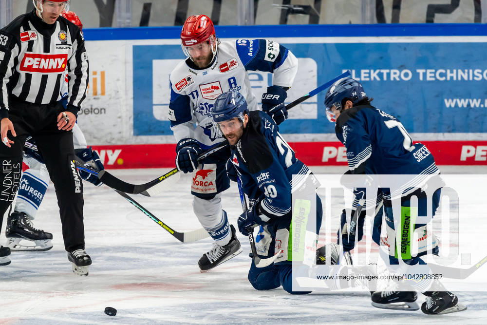 Fight for the puck duel between Daniel Pfaffengut Schwenninger Wild Wings, 77 with Justin Scott Straubing Tigers, 20 and Tyler Sheehy Straubing Tigers, 71 Straubing Tigers vs Schwenninger Wild Wings, Ice Hockey, DEL, Playoffs Quarterfinals Game 3, Season 2023 2024, 22 03 2024 Straubing Tigers vs Schwenninger Wild Wings, Ice Hockey, DEL, Playoffs Quarterfinals Game 3, Season 2023 2024, 22 03 2024 Straubing