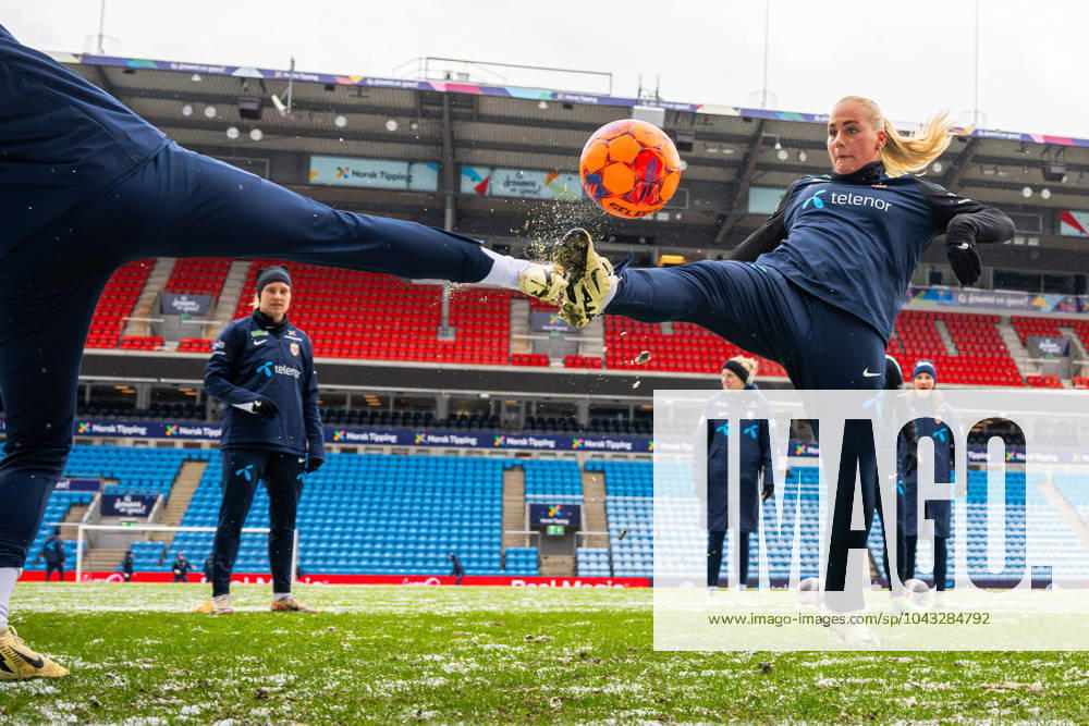 Cathinka Tandberg of the Norwegian women s national soccer team during a training session on April 4, 2024 in Oslo Photo Vegard Grott BILDBYRAN kod VG VG0594 bbeng fotboll football soccer fotball norge norway women dam uefa euro qualifier em kvalifisering kvinner em kvalik em kval träning practice training trening