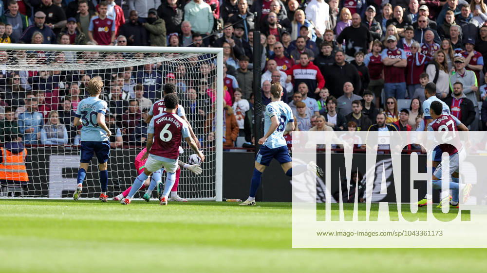 Aston Villa v Brentford Premier League 06 04 2024. Stock Goal 2-0 Morgan Rogers (27) of Aston Villa scores a goal during the Premier League match between Aston Villa and Brentford at Villa Park, Birmingham, England on 6 April 2024. Birmingham Villa Park West Midlands England Editorial use only DataCo restrictions apply See www.football-dataco.com ,