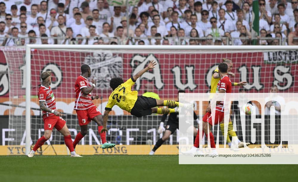 Penalty area scene, Goal area scene, Goal shot, Action, Goal chance, Karim Adeyemi Borussia Dortmund BVB 27 WWK Arena, Augsburg, Bavaria, Germany, Europe