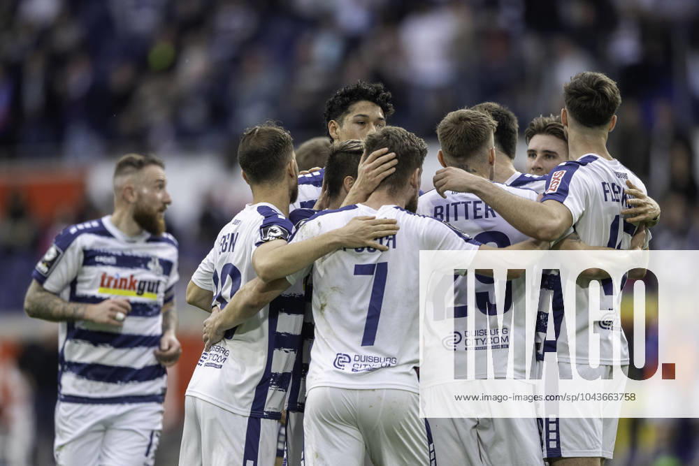 Football 3 Liga, Season 2023 2024, 33 Matchday, MSV Duisburg SV Waldhof Mannheim on 12 04 2024 at the Schauinsland Reisen Arena in Duisburg The Duisburg players cheer the goal to 1 0 Important note According to the regulations of the DFL German Football League or the DFB German Football Association, it is prohibited to use or have used photographs taken in the stadium and or of the match in the form of sequential images and or video-like photo series Photo Kirchner Media TH