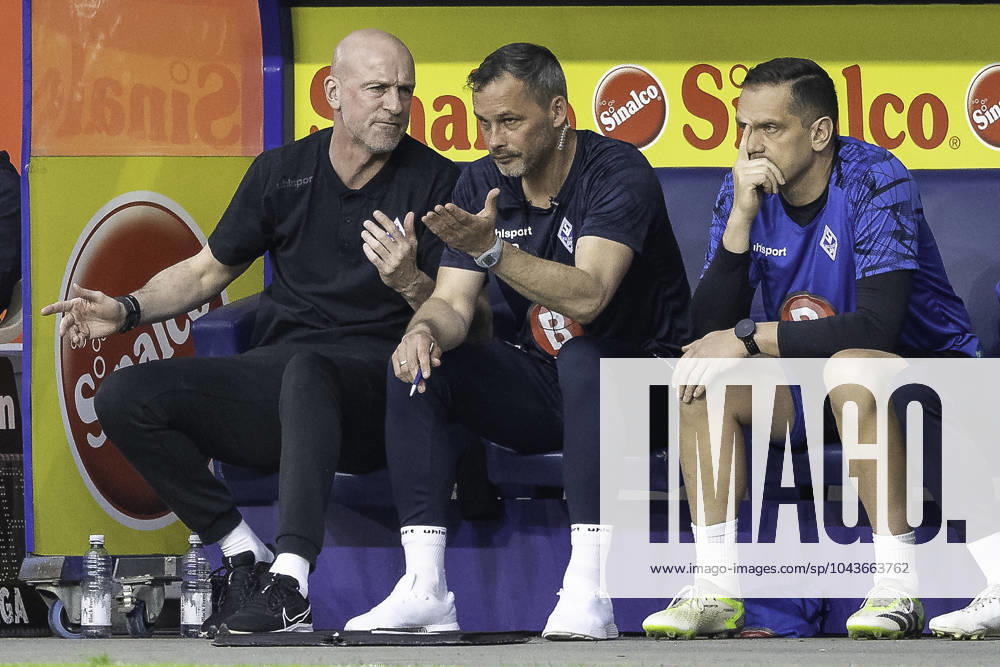 Football 3 Liga, Season 2023 2024, 33 Matchday, MSV Duisburg SV Waldhof Mannheim on 12 04 2024 in the Schauinsland Reisen Arena in Duisburg The coaching team with Marco Antwerpen SV Waldhof Mannheim 07, coach , left, is a bit perplexed Important note According to the regulations of the DFL German Football League or the DFB German Football Association, it is prohibited to use or have used photographs taken in the stadium and or from the game in the form of sequential images and or video-like photo series Photo Kirchner Media TH