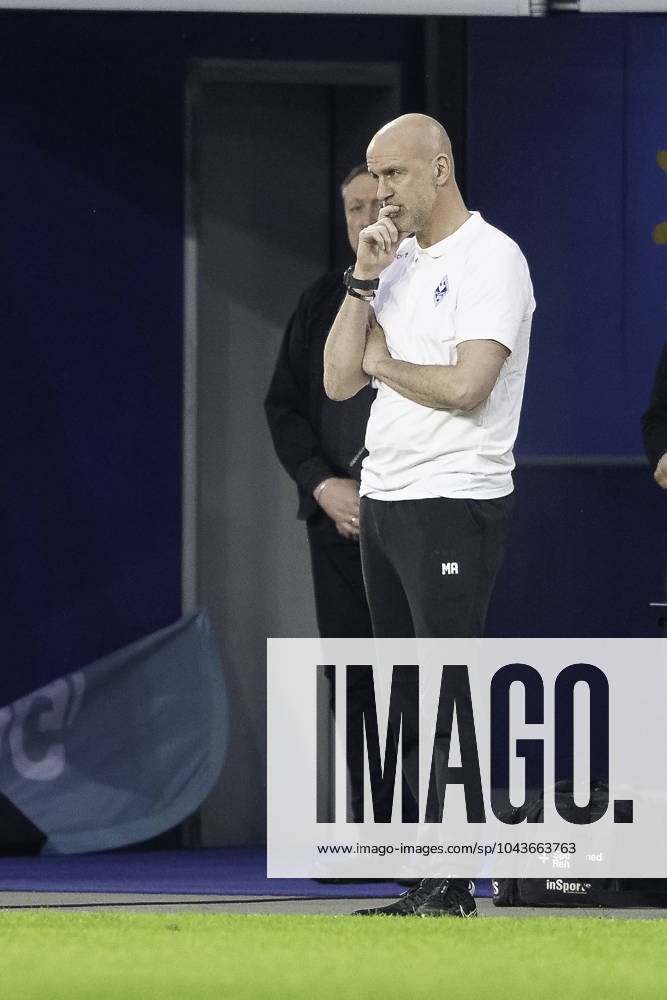 Football 3 Liga, Season 2023 2024, 33 Matchday, MSV Duisburg SV Waldhof Mannheim on 12 04 2024 in the Schauinsland Reisen Arena in Duisburg Marco Antwerpen SV Waldhof Mannheim 07, Coach is helpless Important note According to the regulations of the DFL German Football League or the DFB German Football Association, it is prohibited to use or have used photographs taken in the stadium and or from the match in the form of sequential images and or video-like photo series Foto Kirchner Media TH